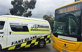 On-site Bus Windscreen Crack Replacement